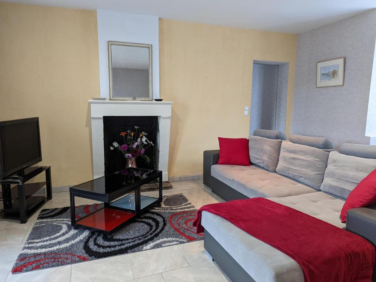 Gîte Cherves-Richemont, 4 pièces, 6 personnes - FR-1-653-167 Extérieur photo